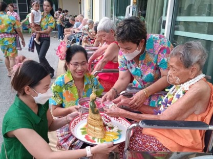 รับดูแลผู้สูงอายุ มีกิจกรรมที่พึ่งพิงทางกายและทางใจ - รับดูแลผู้สูงอายุ ชลบุรี - บ้านอยู่ดี เนิร์สซิ่งแคร์